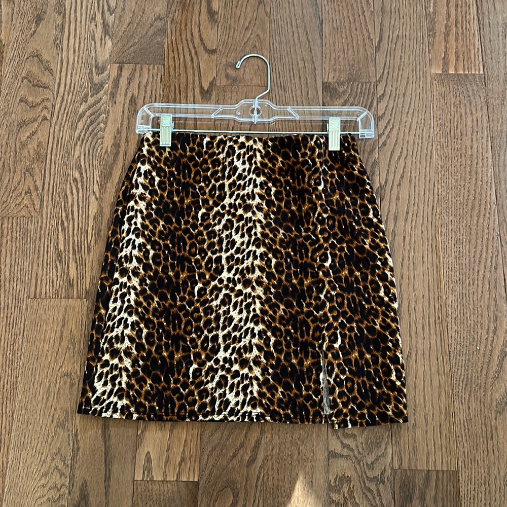 Used Windsor cheetah skirt